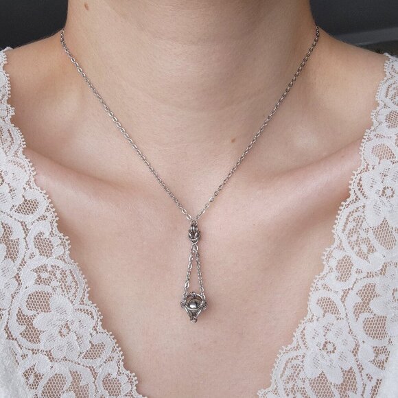 Classic vintage antique silver basket necklace with a small silver chain - Picture 2 of 7